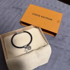 ルイヴィトン M02246 ピアス・LVスパークル シルバーカラー - メルカリ