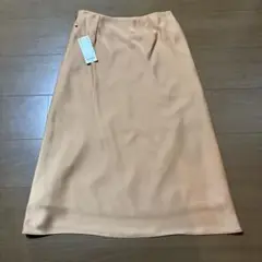 サテンロングスカート