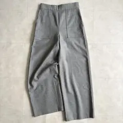グレー ワイドパンツ