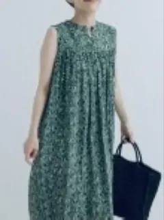 ノースリーブワンピース　アーバンリサーチ　小花柄