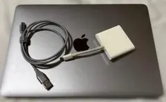 MacBook(12インチ,Early 2015)本体及び変換アダプター付きのサムネイル