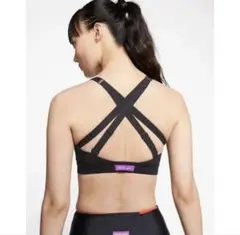 ウィメンズ ハイサポート ブラ ナイキ インパクト TOKYO とショートパンツ