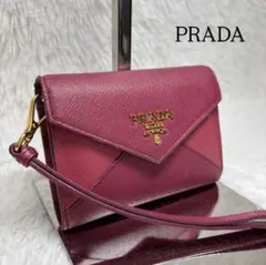 ✨美品✨ プラダ レター型 ミニ財布 メタルロゴ サフィアーノ バイカラー