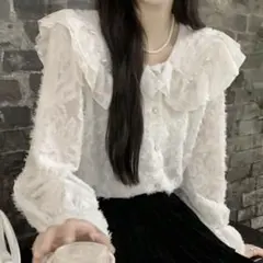 フリル付きホワイト長袖シャツ