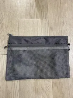 【新品・未使用】ユニクロノベルティ　保冷　ポーチのみ　グレーのサムネイル