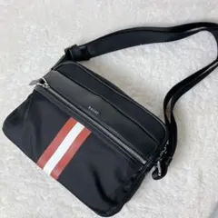 【美品】 BALLY ショルダーバッグ カメラバッグ メタルロゴ ブラックのサムネイル