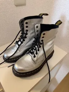 Dr.Martens JADON MAX 8ホール シルバー UK4 - メルカリ