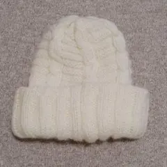 ホワイト ケーブルニット帽