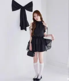 ブラックオフショルダーフリルミニワンピース