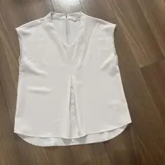 ラ トータリテ　ノースリーブブラウス