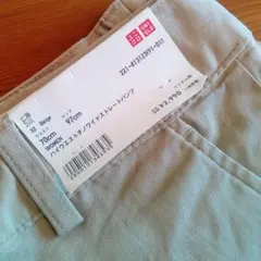 ユニクロ　ハイウエストチノワイドストレートパンツ