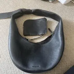 CHARLES &KEITH ブラックレザーショルダーバッグ