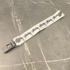 Stussy ロゴ入り おしゃぶりホルダー
