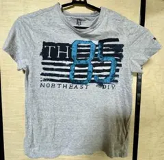 TOMMY HILFIGERのプリント半袖Tシャツ(メンズのXS)