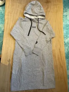 Under Armour グレー フード付きワンピース　S