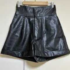 ✨美品✨GRL グレイル　フェイクレザーハイウエストショートパンツ　M