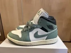 AIR JORDAN 1のサムネイル