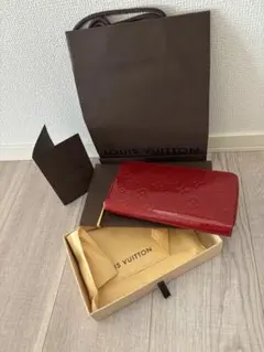 ルイヴィトン ジッピーウォレット ポムダムール ラウンドファスナー ヴェルニ 赤