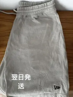 【入手困難】NEW ERA メンズ ショートパンツ ベージュのサムネイル