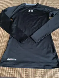 アンダーアーマー UNDER ARMOUR 黒長袖シャツ　SMサイズ