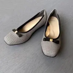 美品footsuki（フットスキ） スクエアトゥリボンパンプス22.5㎝のサムネイル