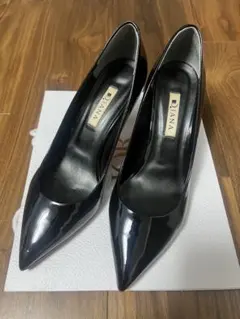 DIANA 黒 エナメル ポインテッドトゥ ハイヒール