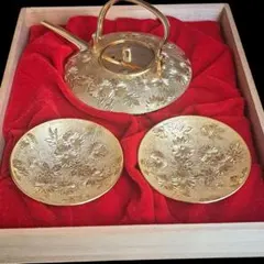 屠蘇器セット　金メッキ　銚子　盃　祝い樽 金樽 置物 屠蘇器セット 金メッキ 銚子 盃 祝い樽 金樽 置物 - メルカリ