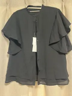 フレアスリーブ ブラックブラウス　シャツ 半袖