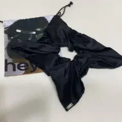 heyep Silk Square Medium Scrunchie