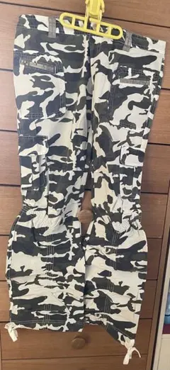 新品未使用品ピーチジョン 裾ドロスト 迷彩柄カーゴパンツ バルーンパンツ Y2K