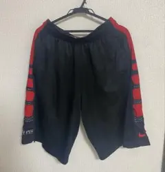 Nike ブラック/レッド ショートパンツ