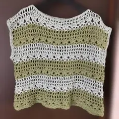 オリーブグリーンのかぎ針編みベスト