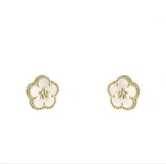 ピアス　ゴールドカラー　白　ホワイト　梅の花　フラワー　シェルのサムネイル