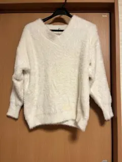 ホワイト Vネック セーター