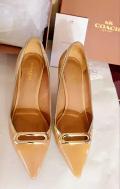 COACH ベージュ ポインテッドトゥパンプス