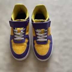 プーマ スニーカー