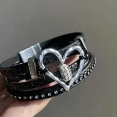 y2k ハートモチーフ　黒いレザーブレスレット　ダイヤアクセサリー　平成ギャル