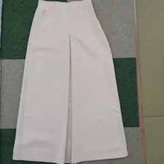 美品アガウド センタータック入りロングスカート オフホワイト