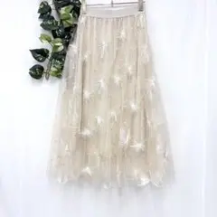 美品✨ ホワイト 光沢 ロング スカート フレア パール チュール フェミニンのサムネイル