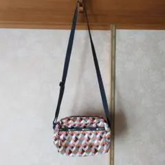 LeSportsac 幾何学模様ショルダーバッグ