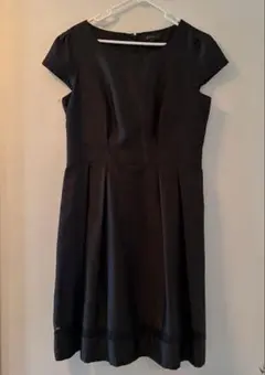 ブラック 半袖ひざ丈ワンピース　13号
