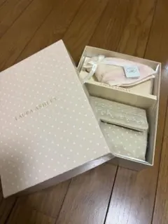 ☆LAURA ASHLEY ローラアシュレイ セット タオルハンカチ ポーチ☆