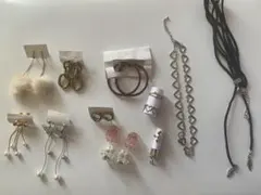 イヤリング、ヘアアクセ、リング、ネックレスセットです。