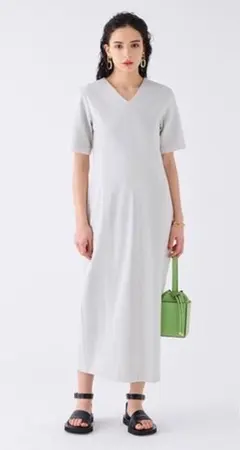 ミラオーウェン　Vネックワンピース