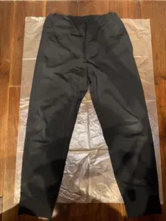 UNIQLO キッズ 黒 ロングパンツ 140cm