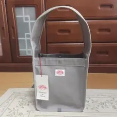 特に保管場所に困っている品ではありませんが…DANTONのグレーのバッグです！