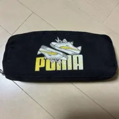 PUMA スニーカーイラスト　黒い筆入れ　ペンケース