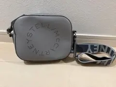 ステラマッカートニー サークルロゴ ショルダー カメラバッグ グレー