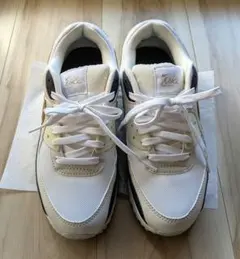 ナイキ　スニーカー　24.5