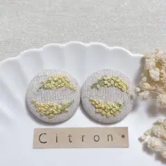 ミモザ刺繍＊くるみボタン ヘアゴム
